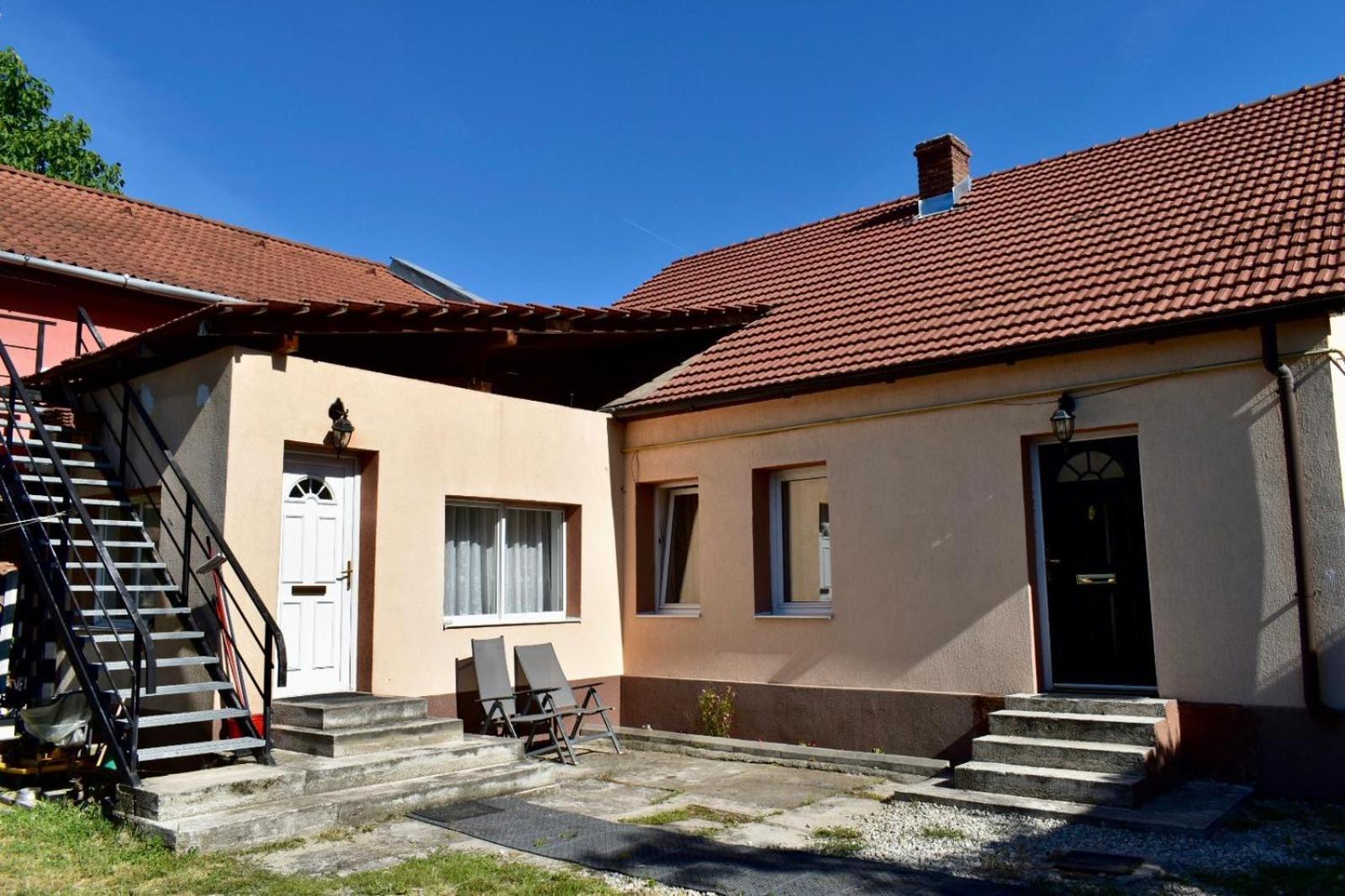 Transilvania Rent Хунедоара Экстерьер фото